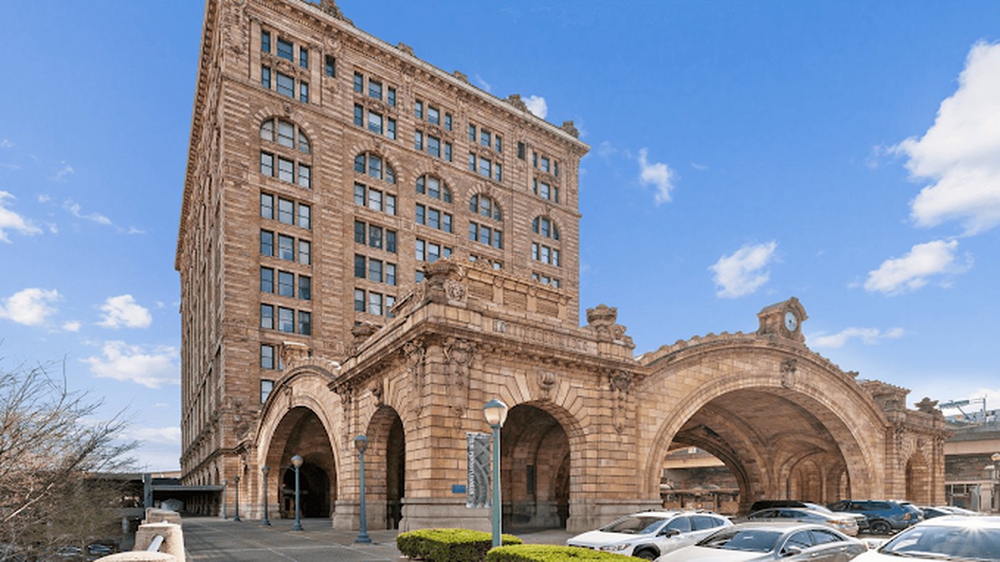 A picture of the exterior of Placemakr Pittsburgh.